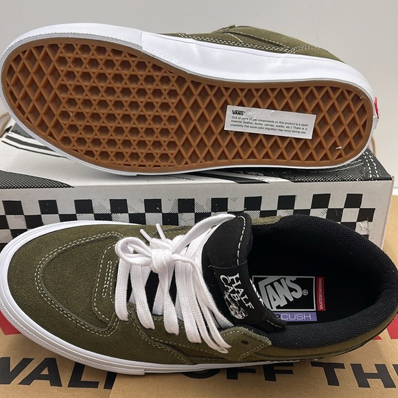 Vans WMNS Skate Half Cab Dark Olive
VN0A5FCDDOL
Sneakers - Picture 3 of 16
